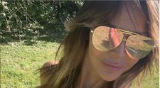 S-a pozat într-un costum de baie din măști chirurgicale și a postat poza pe Instagram. Este o celebră prezentatoare TV