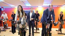 Kate Middleton, spinning în fustă și cizme cu toc! Prințesa de Wales și soțul William au oferit imaginile zilei
