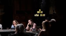 Ines se ține de cuvânt și anunță că a primit scrisoarea de recrutare din partea Trădătorilor. Spune că o bănuiește pe Diana, iar jucătorii intră la bănuieli: „Trădătorii se simt amenințați de mine”