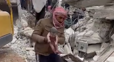 O femeie însărcinată a născut în timp ce era prinsă printre dărâmăturile cauzate de cutremurul din Siria