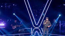 „Livratorul care cântă”, moment viral la Vocea României! Ce dedicații personalizate le-a făcut Ștefan Guțanu antrenorilor