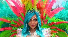Dezmat total? Rihanna a facut show sexy la carnavalul din Barbados intr-un costum care nu a lasat loc de interpretari