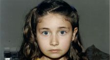 Fetita cu ochi mari, albastri s-a transformat intr-una dintre cele mai apreciate concurente de la Vocea Romaniei. Ai recunoscut-o?