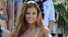 Adora sa-si pozeze bustul. Nina Agdal nu se mai satura sa publice imagini sexy cu ea pe retelele de socializare