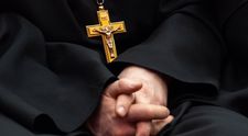 Un preot din Rusia care adoptase 70 de copii a fost arestat după ce s-a descoperit că îi abuza sexual pe aceștia