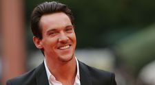 Cum arată în prezent simpaticul actor Jonathan Rhys Meyers, considerat un sex-simbol în anii 90