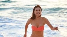 Te provocam ca ghicesti din prima varsta femeii din imagine! I se spune bunicuta sexy si e 100% naturala