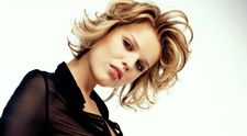 Eva Herzigova, mai mult decat sexy la 40 de ani. Cum arata fara sutien, la piscina