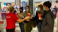 Un lanț de cinematografe a redeschis pofta de filme cu popcorn oferit gratis