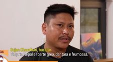 Un băiat din Nepal trăiește 