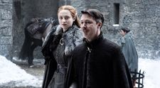 Reacția lui Aidan Gillen după ce a fost servit cu un pahar de pălincă. Actorul care l-a interpretat pe Littlefinger în Game of Thrones se află la Cluj-Napoca