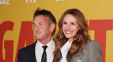 Julia Roberts, în pantaloni scurți, pe covorul roșu. Cum a apărut la premiera filmului „Gaslit”
