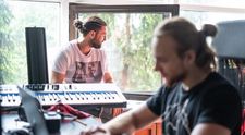 Romdrops, divizia internațională a HaHaHa Production, locul 1 și 7 la American Idol și locul 1 în Top 100 Itunes America