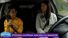 VIDEO Ștefania lui Speak, machiaj la semafor. 