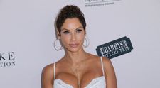 Nicole Murphy, apariție excentrică la benzinărie. Vedeta a fost la un pas de un accident vestimentar