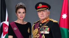 Imagine emoționantă cu Regina Rania care își ține nepoata în brațe. „Iman, deja ai pus stăpânire pe inima mea”