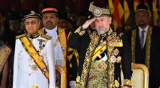 Fostul rege al Malaysiei a divorțat de femeia pentru care a renunțat la tron