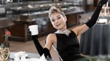 Cine este celebra actriță de la Hollywood care o va interpreta pe Audrey Hepburn într-un film despre „Breakfast at Tiffany’s”