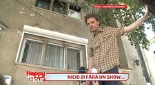Fratele vitreg al Oanei Zavoranu s-a urcat pe gard si a inceput sa tipe la fereastra ei!
