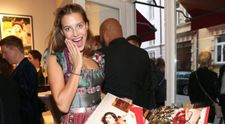 Nicole Poturalski, iubita lui Brad Pitt, la cină cu soțul în restaurantul în care l-a cunoscut pe actor