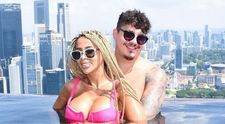 VIDEO Bogdan de la Ploiești și Cristina Pucean au sărbătorit un an de relație măncând corcodușe