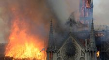 ”E ca și cum ai privi cum îți moare cineva drag”. Reacția celebrităților față de incendiul de la Notre Dame