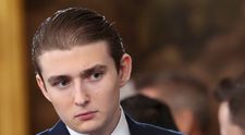 Barron Trump, fiul de 19 ani al președintelui SUA, a golit un etaj întreg din Trump Tower pentru o întâlnire amoroasă secretă