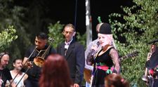 Loredana, show de proportii pentru gospodari si alesele lor. S-a lasat cu dans si multa distractie