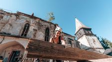 Paula Herlo si designerul Andreea Tincu fac echipă în sprijinul salvării patrimoniului arhitectural al României