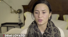 Fara machiaj, fara haine, fara retus. Demi Lovato a pozat nud pentru revista Vanity Fair