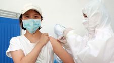 Chinezii au două vaccinuri anti-coronavirus pe care vor să le testeze pe studenți