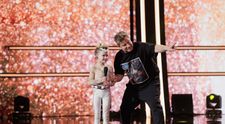 Smiley și Pavel Bartoș au apăsat butonul auriu, aseară, pentru o fetiță care a făcut acrobații aeriene: „Cu delicatețe, cu blândețe, cu tot sufletul...”  Show-ul Românii au talent a fost lider incontestabil de audiență
