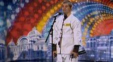 Manuieste nunceagul mai ceva ca Bruce Lee. A primit aplauze de la juriu si a ridicat publicul in picioare:
