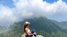 O tânără influencer a murit după ce a căzut în gol în timp ce își făcea un selfie cu prietenii, la o cascadă