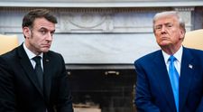 Casa Albă a dezvăluit boala de care suferă Donald Trump. Simptomele misterioase au apărut după ce a dat mâna cu Macron