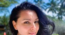 Corina Caragea, superbă în costum de baie! Cum a fost fotografiată pe plajă frumoasa prezentatoare