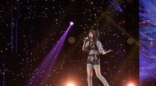 Românii au talent, 4 aprilie 2025. Carla Stancu este solist vocal, are 16 ani și atrage atenția cu o prezență excentrică și cu o interpretare specială! Cum au reacționat jurații
