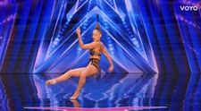 Danila a plutit pe scena America's Got Talent, susținută doar de podoaba capilară
