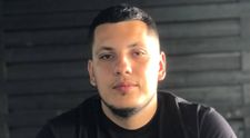 Ce se întâmplă acum cu Gabriel, băiatul care a fost stropit cu acid de baterie la Călărași, în urmă cu un an. Mama tânărului, apel disperat: „Este mult prea tânăr pentru a rămâne prizonier într-o cameră întunecată, nevăzător și neputincios”