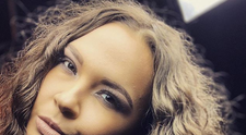 Alina Dincă, cadou emoționant pentru tatăl ei de Crăciun. Artista lansează primul ei colind “Seara de Crăciun”