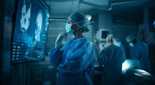 Cum a reușit o femeie cu doar 8 clase să se angajeze pe post de doctor într-un spital din Italia. A consultat aproape 160 de pacienți
