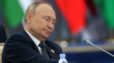 O rusoaică de 60 de ani riscă cinci ani de închisoare după ce a pus un bilet pe mormântul părinților lui Vladimir Putin