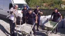 VIDEO Colegii lui Cosmin Drăgoi au pus umărul la amenajarea curții și grădinii