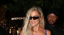 Arată așa, dar e singură de un an de zile. Khloe Kardashian, apariție irezistibilă în public
