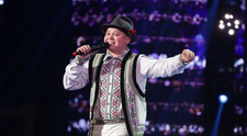 Românii au talent 2023: Oleg Spînu a adus voie bună pe scenă cu momentul său folcloric: 