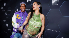 Rihanna a născut un băiat în urmă cu șase zile, dar a păstrat secretul