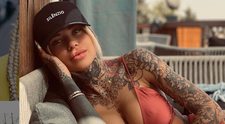 E tatuată din cap până în picioare și s-a iubit cu fotbaliști celebri. Cine e noua cucerire a lui Zoe Cristofoli