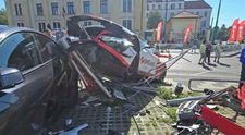 Fiul lui Mihai Leu, implicat într-un accident grav la Timișoara. Mașina lui a spulberat un parapet de beton. Copilotul, transportat de urgență la spital