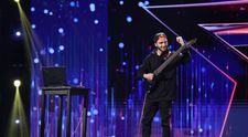 Românii au talent 2021: Andrei Dragu a început cu o interpretare rock, apoi totul s-a transformat într-un concert inedit