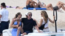 La 79 de ani, Sylvester Stallone arată excelent și se distrează în Sardinia cu familia. Cum l-au surprins paparazzii pe „Rambo”